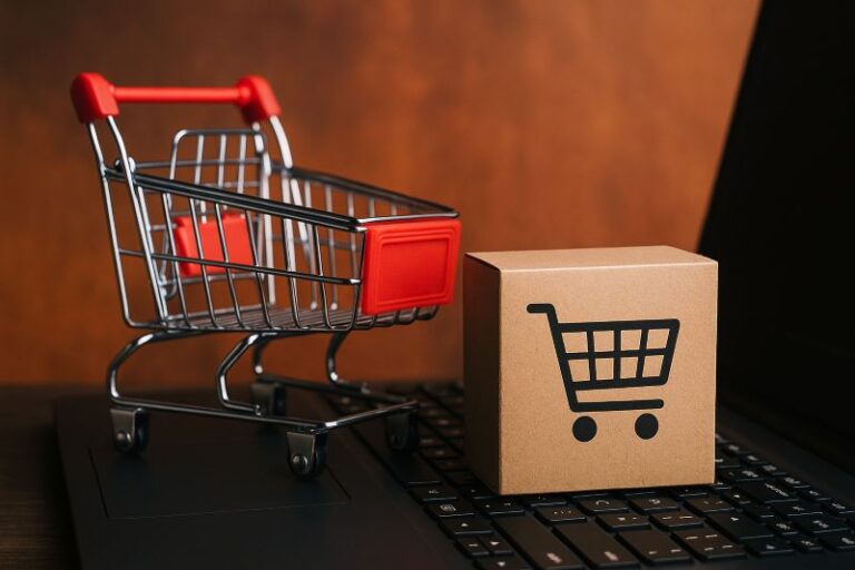 Rząd planuje fiskalną ofensywę wobec e-sklepów – branża bije na alarm